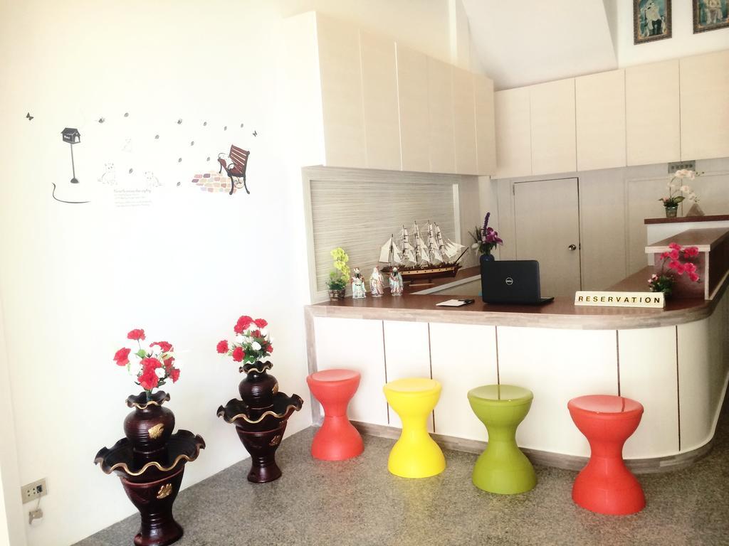 Phuthara Hostel Phuket Exterior foto
