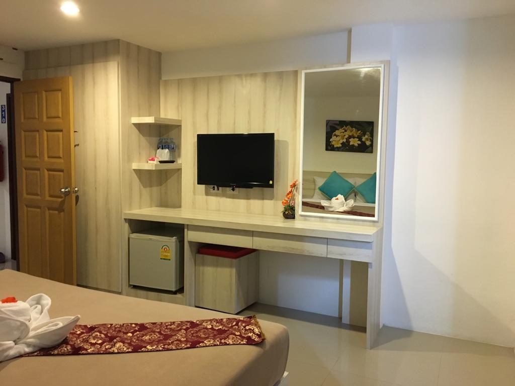Phuthara Hostel Phuket Exterior foto