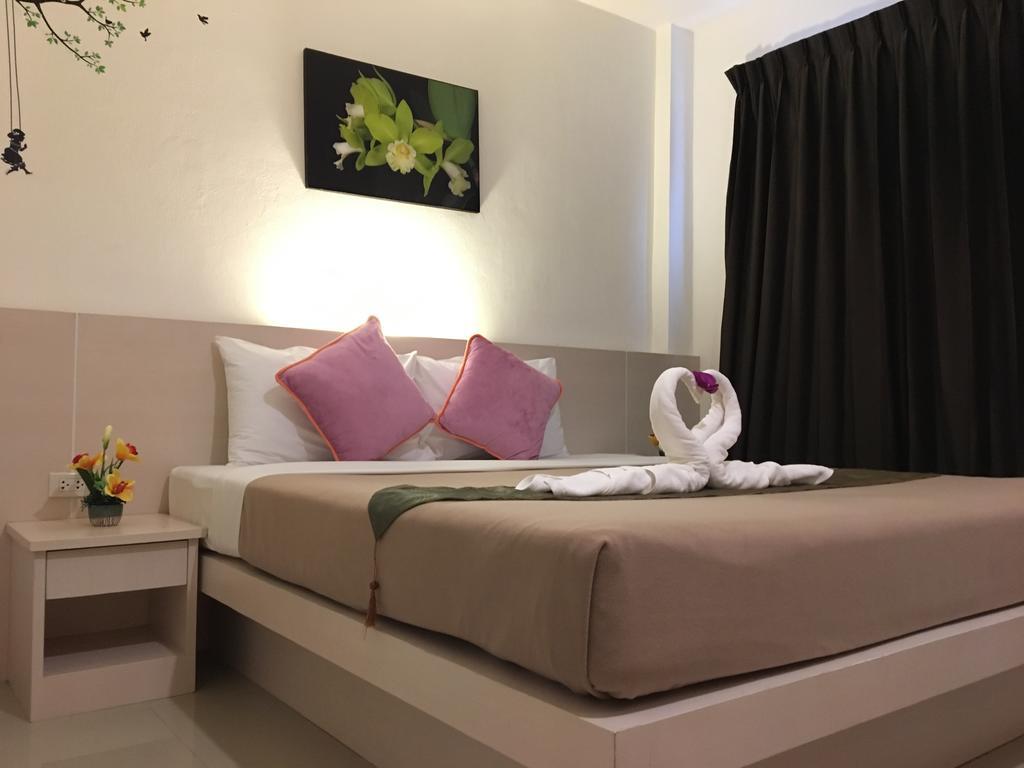 Phuthara Hostel Phuket Exterior foto