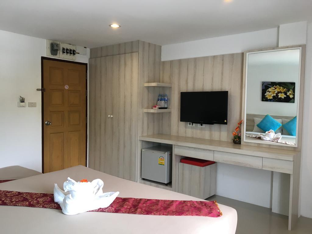 Phuthara Hostel Phuket Exterior foto