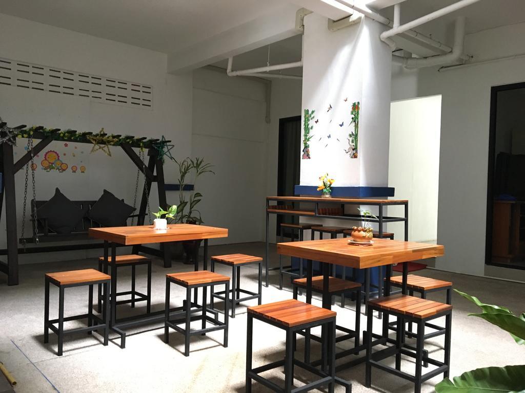 Phuthara Hostel Phuket Exterior foto
