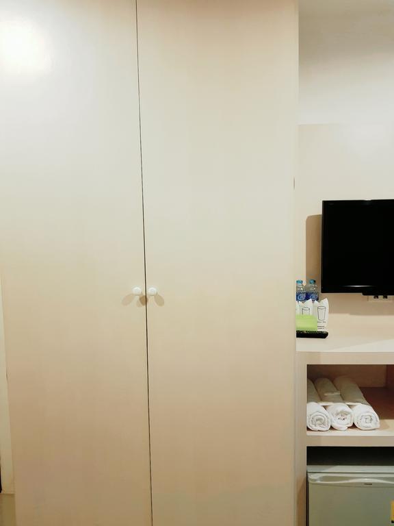 Phuthara Hostel Phuket Exterior foto