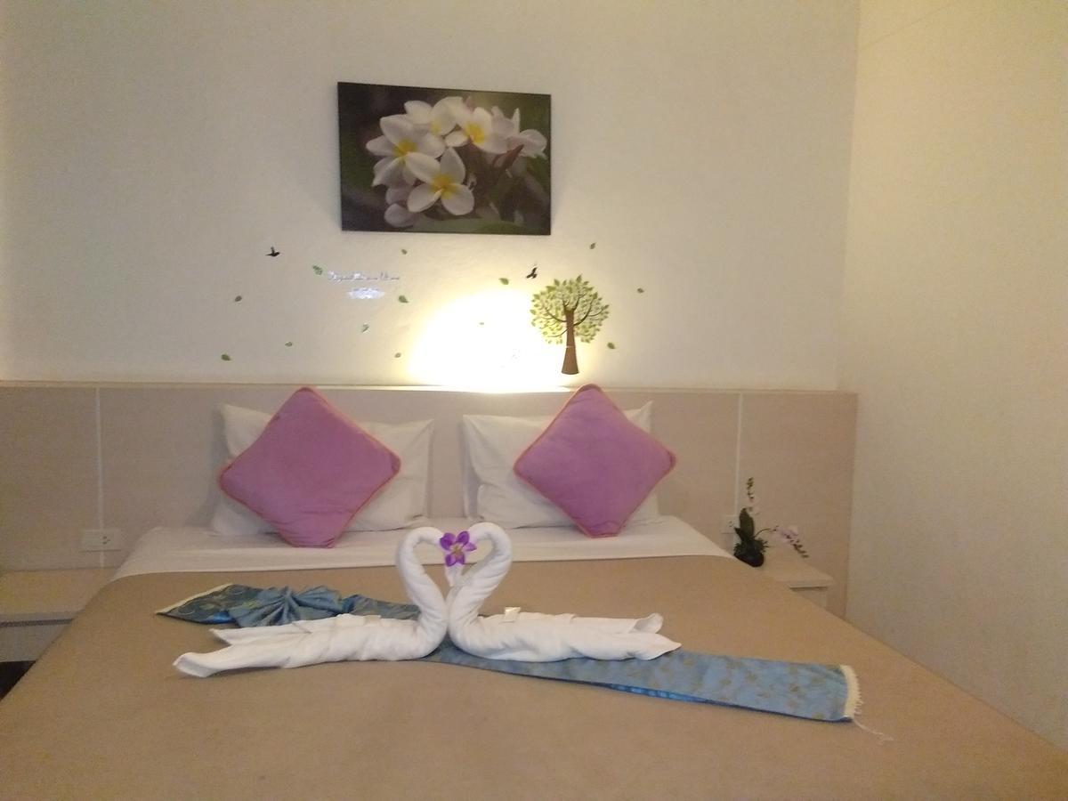 Phuthara Hostel Phuket Exterior foto