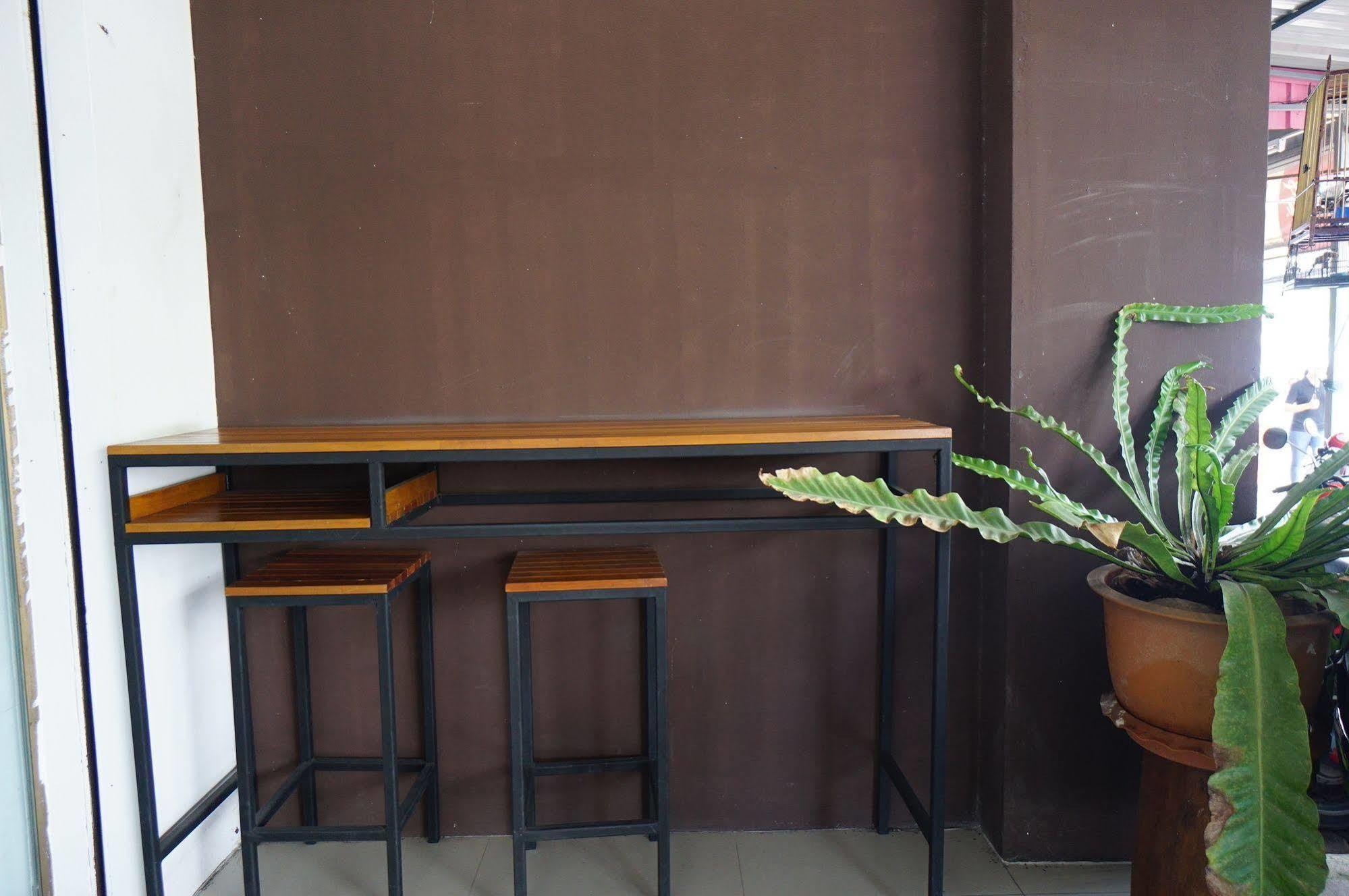 Phuthara Hostel Phuket Exterior foto
